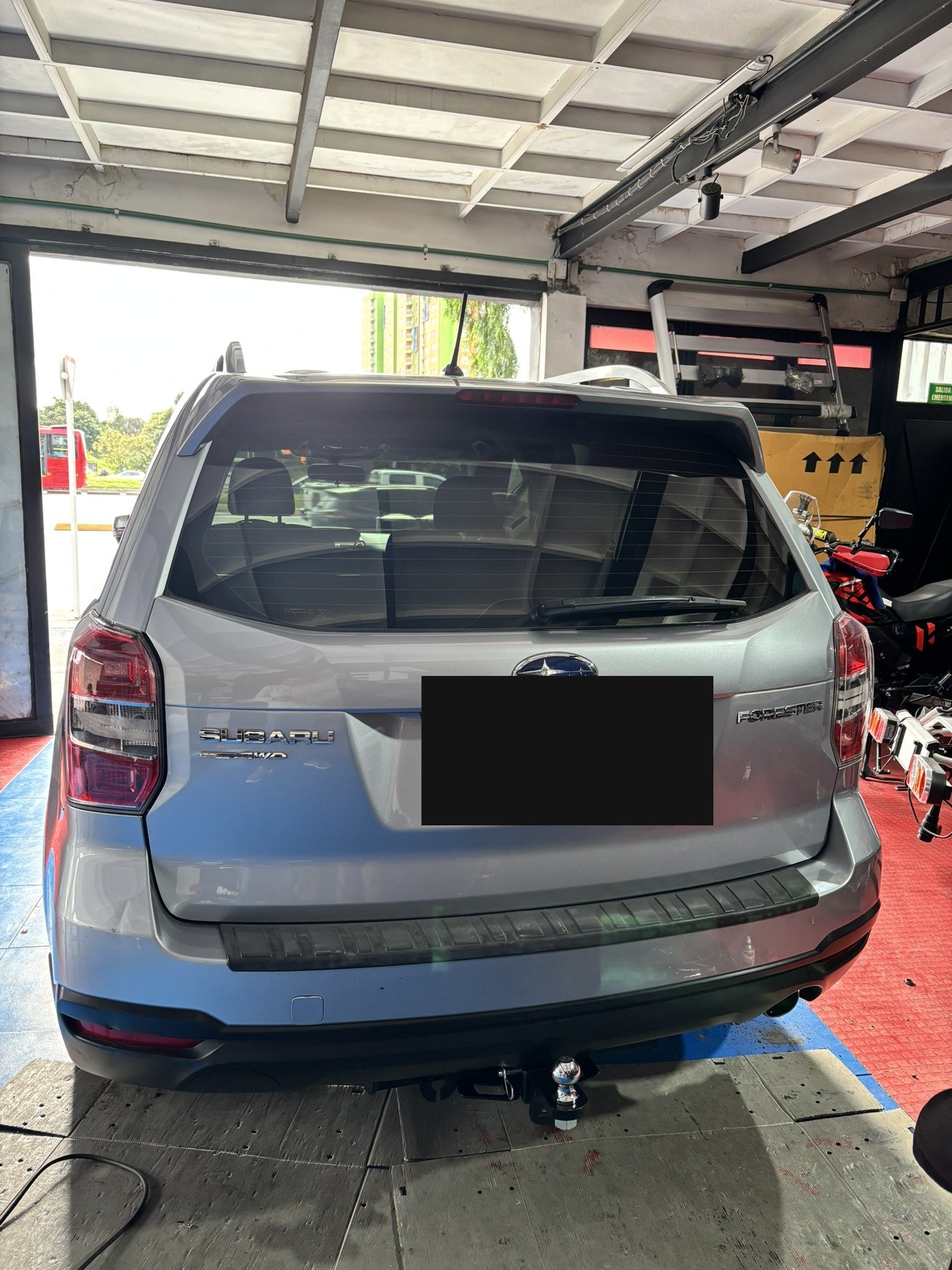 Subaru Forester AWD con tiro de arrastre instalado