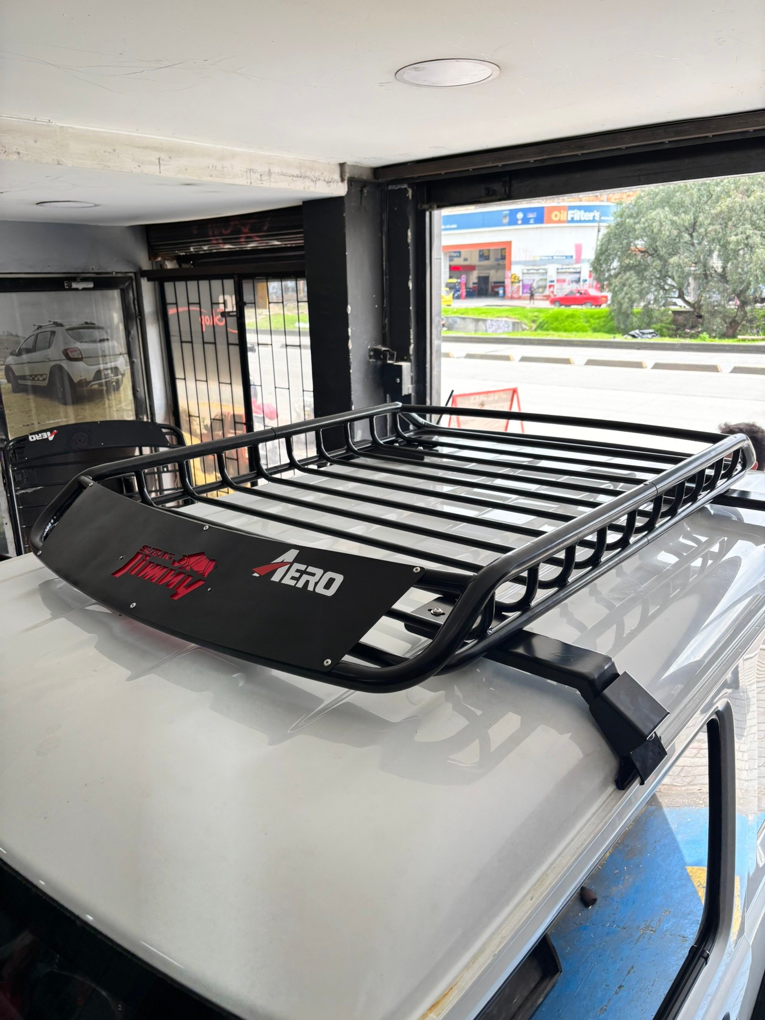 Parrilla de techo AERO instalada en Suzuki Jimny
